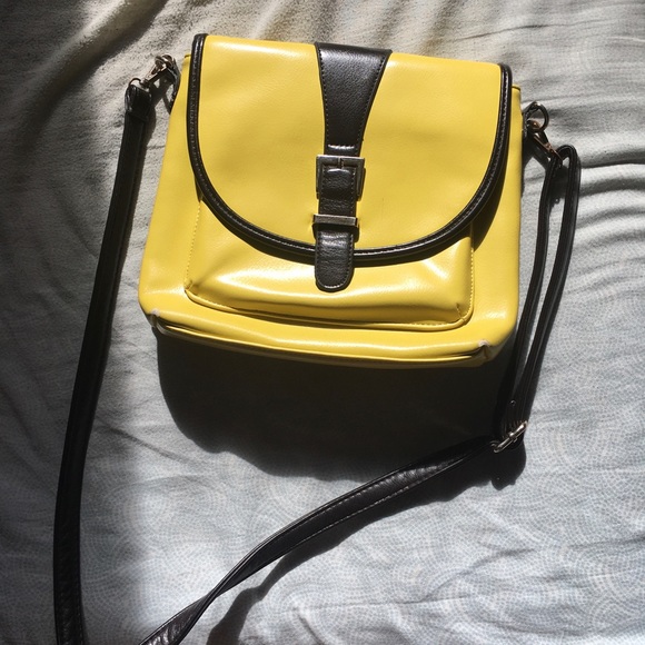 Bright yellow purse - Picture 1 of 3